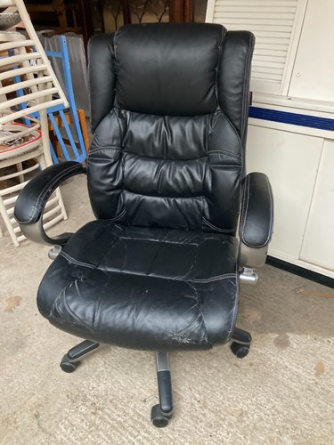 Black executive office chair - black,